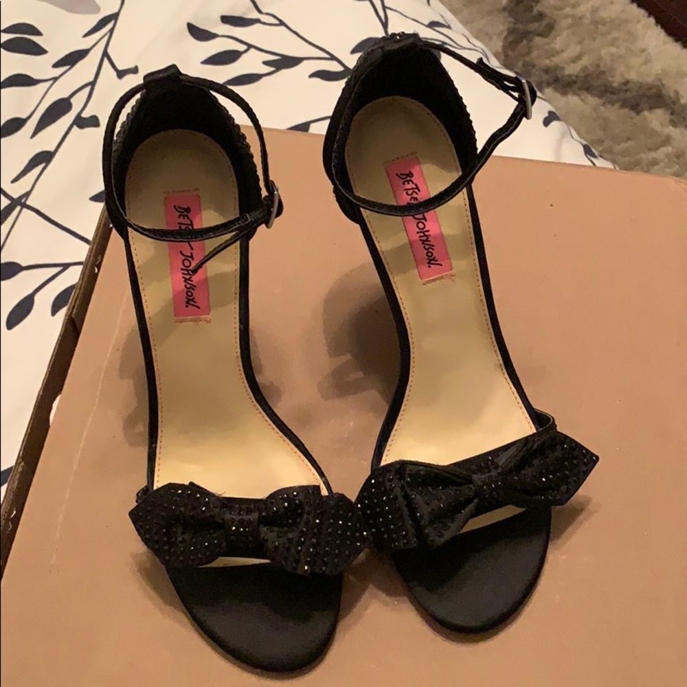 Betsy Johnson Black Wedge new size 9